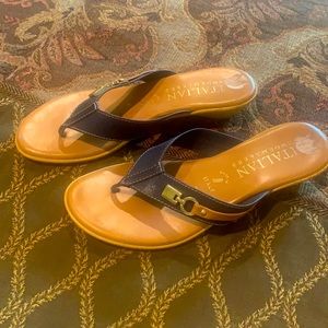 Women’s Italian shoe makers sandals size 6.5 Navy